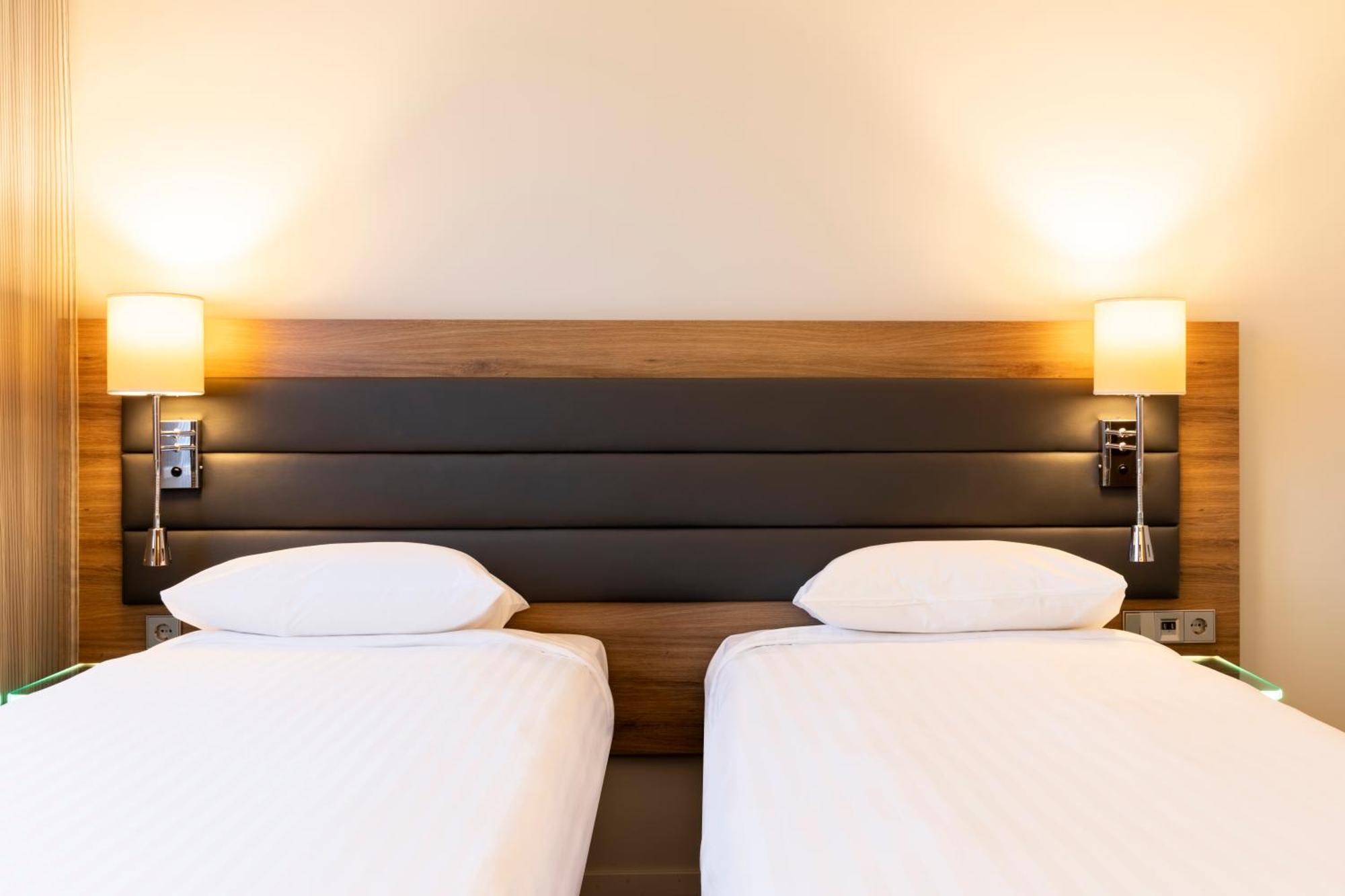 Moxy Twin Room